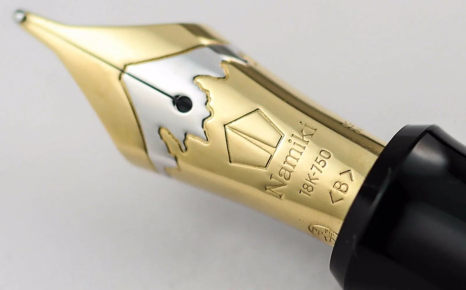 Namiki Yukari Limited Edition Kabuto Samurai Maki-e Fountain Pen